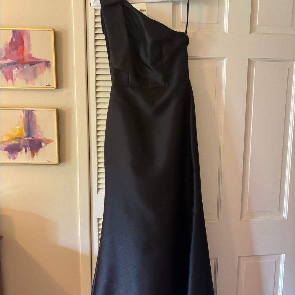 Elegant Black One-Shoulder Dress Alfred sung